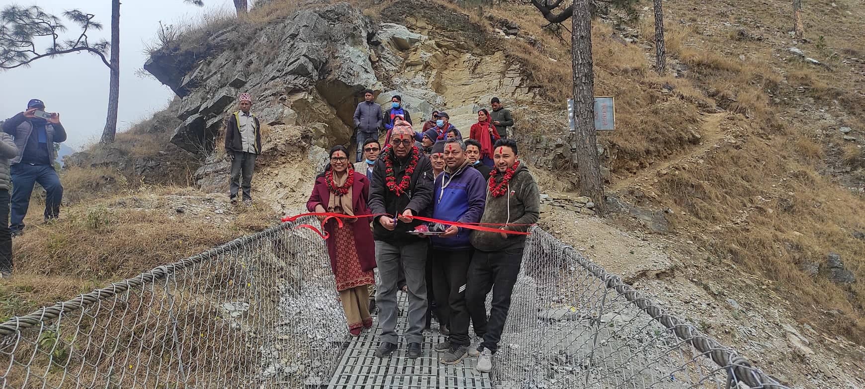 बडिमालिका वडा नम्मर ९ र २ जोड्ने झोलुगें पुल निर्माण, नगर प्रमुख बडुवालद्धारा उद्धघाटन