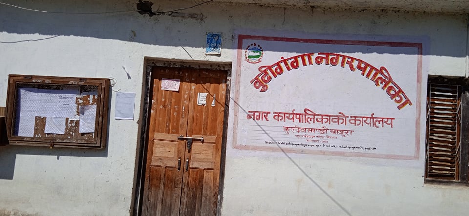 बुढीगंगा नगरपालिकामा स्थानियद्धारा ताला बन्दि