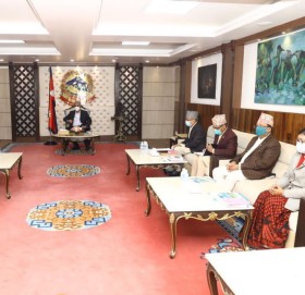 एकै चरणमा ४ जेठमा चुनाव गर्ने विषयमा प्रधानमन्त्री र आयोगका पदाधिकारीबीच छलफल