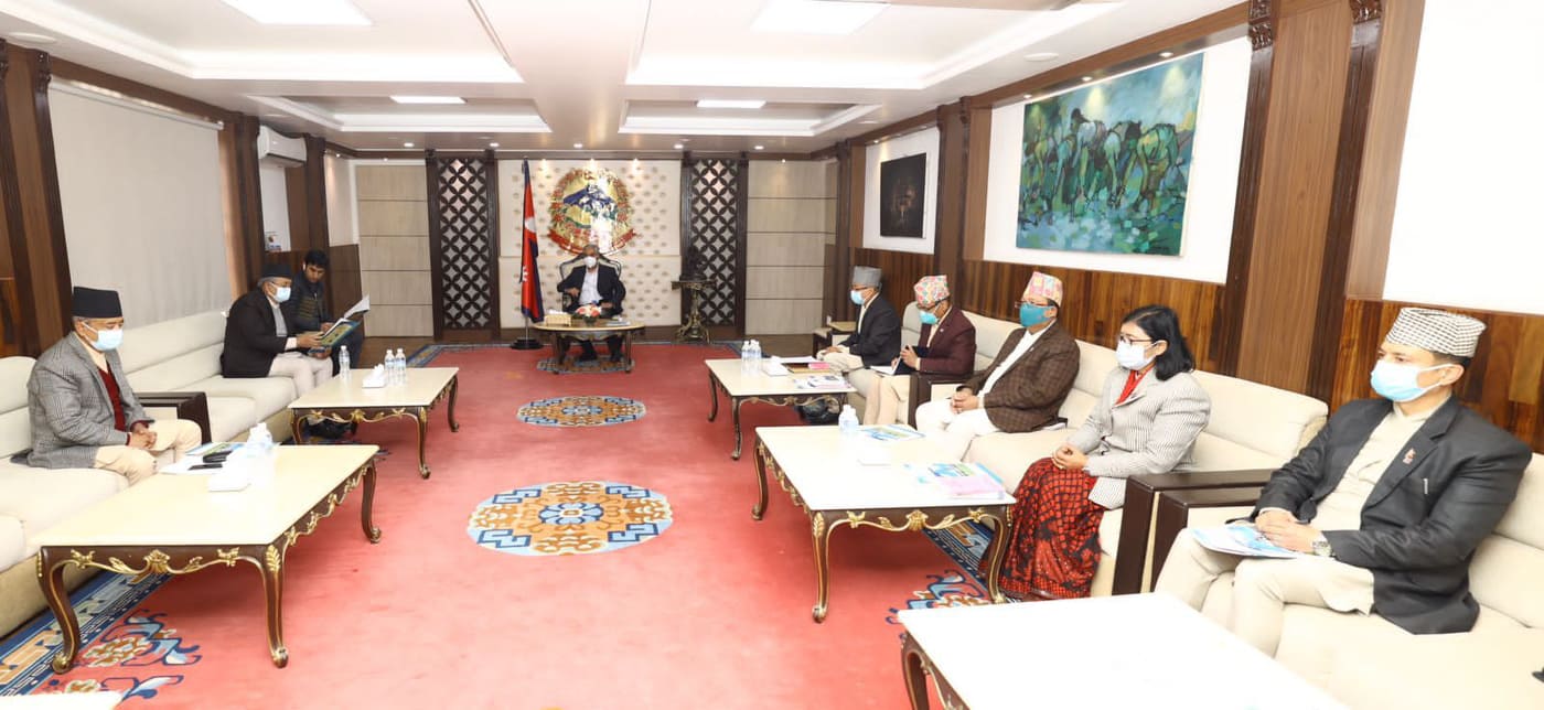 एकै चरणमा ४ जेठमा चुनाव गर्ने विषयमा प्रधानमन्त्री र आयोगका पदाधिकारीबीच छलफल