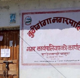 बुढिगंगाले बिद्यालयमा सेनेटेरी प्याड वितरण गरेन्, नगरपालिकाको लापरबाही