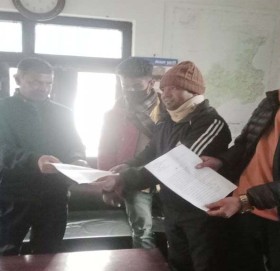 पेट्रोलियम पदार्थको मुल्य र एमसीसी सम्बन्धी प्राधनमन्त्रीलाई ज्ञापन पत्र