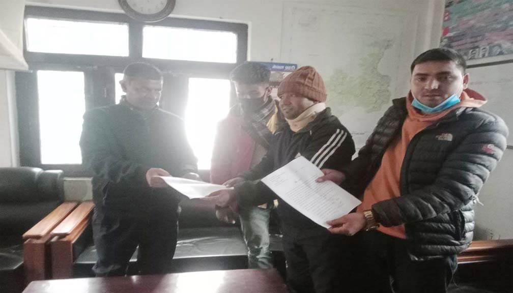 पेट्रोलियम पदार्थको मुल्य र एमसीसी सम्बन्धी प्राधनमन्त्रीलाई ज्ञापन पत्र