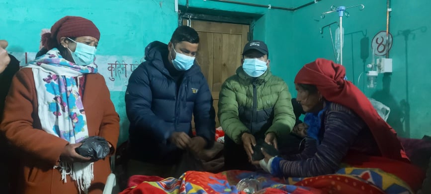 एमाले अध्यक्ष ओलीको जन्मउत्समा केपी बा स्पोट क्लवद्धारा फलफुल बितरण