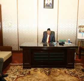 देउवाले खोजे ओलीको साथ : फुटको संघारमा सत्ता गठबन्धन