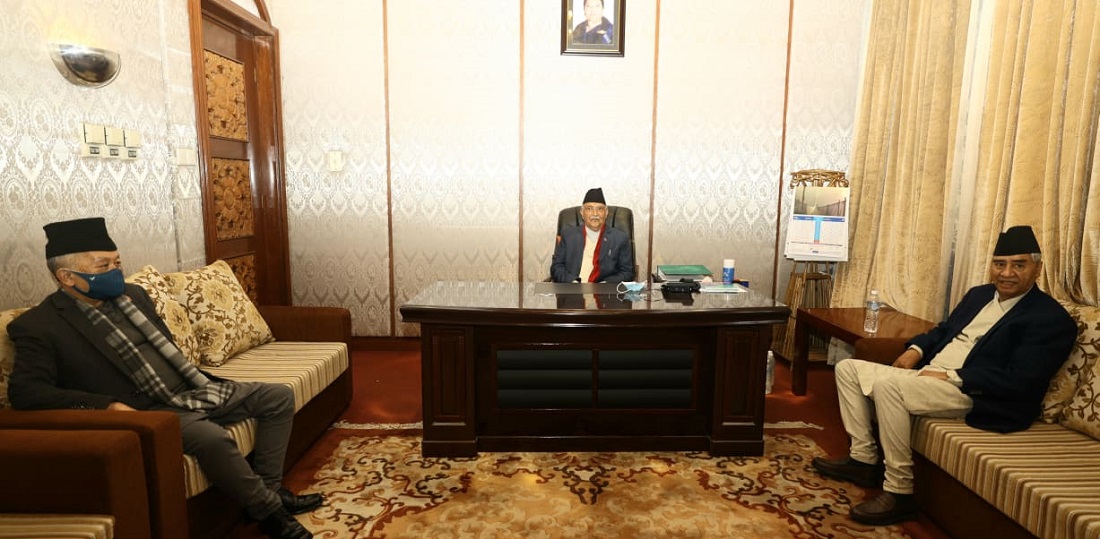 देउवाले खोजे ओलीको साथ : फुटको संघारमा सत्ता गठबन्धन