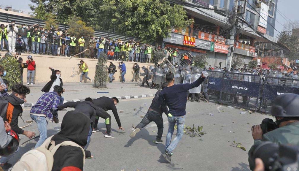 नेपाली जनता एमसिसी बिरुद्ध लड्दैँ:नेता भने भोट माग्न गाउँ भित्रिदैँ