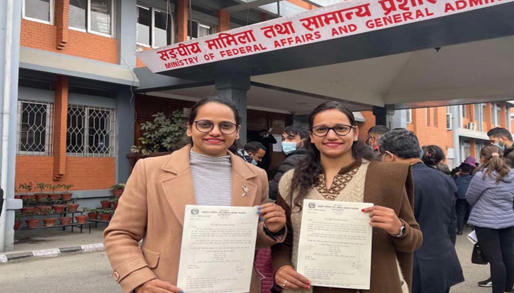 दिदीबहिनीले सँगै शाखा अधिकृतमा नाम निकाले