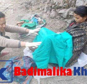 बाटोमै बच्चा जन्माउदै बाजुराका आमा