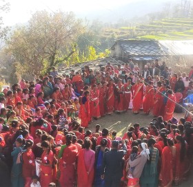 लैंगिक हिंसा बिरुद्ध देउडा गीत मार्फत आवाज उठादै बाजुराका महिला तथा किशोरी