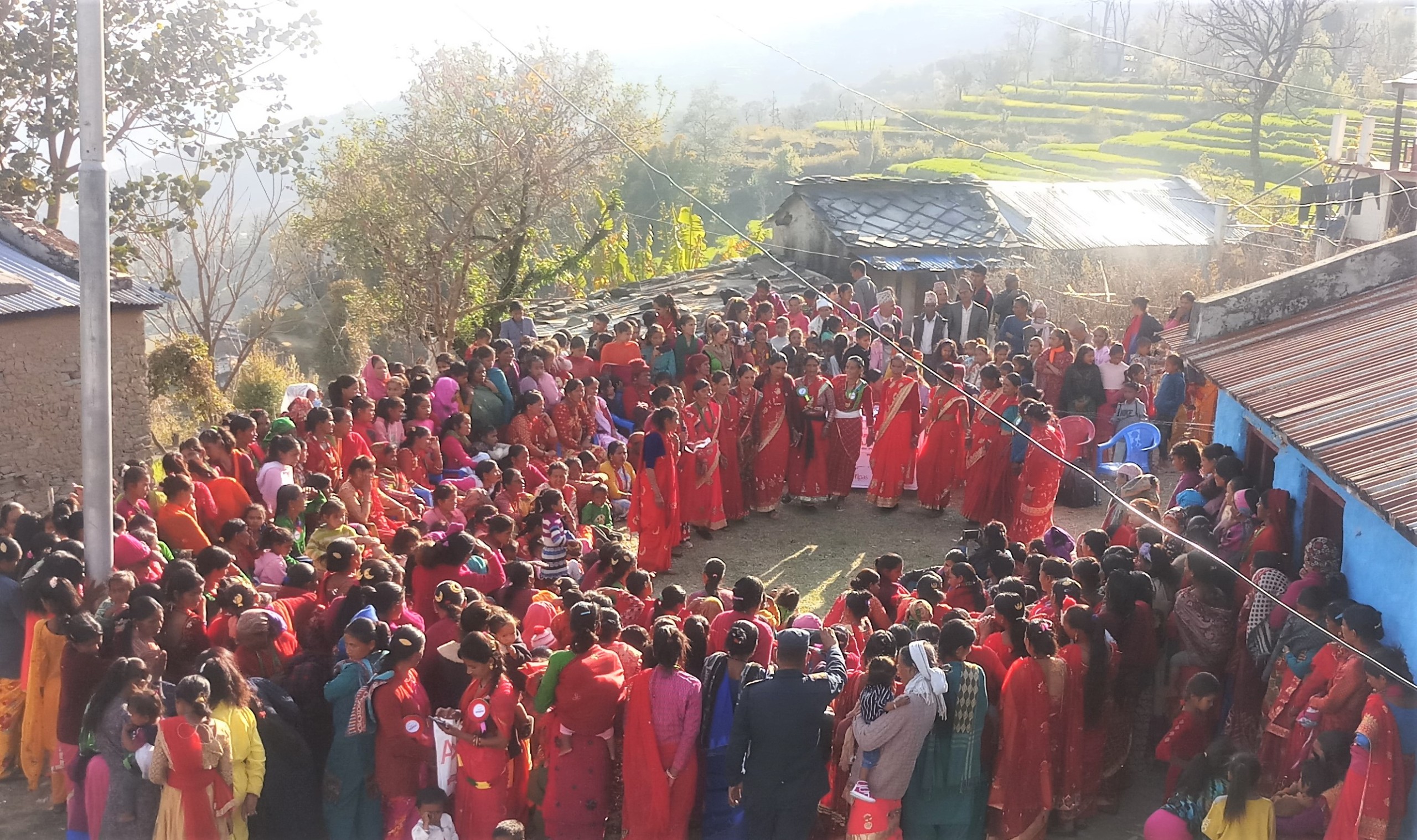 लैंगिक हिंसा बिरुद्ध देउडा गीत मार्फत आवाज उठादै बाजुराका महिला तथा किशोरी