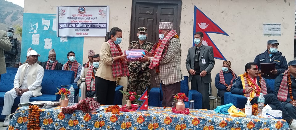 बुढीनन्दा नगरबासीद्धारा प्रदेश प्रमुखलाई बाजा गाजा सहित स्वागत