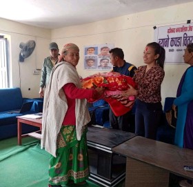 बुढीनन्दाका जेष्ठ नागरिकलाई कम्बल वितरण