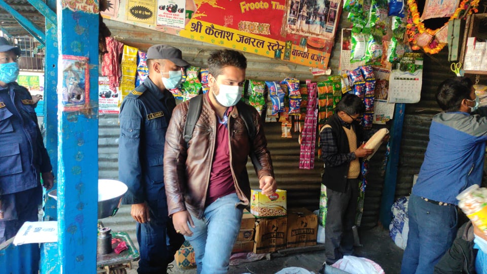 बाम्का बजारमा अनुगमन गर्दा २४ हजार बराबारको अखाद्य सामग्री नष्ट