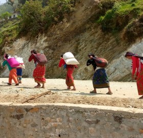 बाजुराका सबै स्थानिय तहमा विद्यार्थीका घरमा लैजाने खाधन्न वितरण