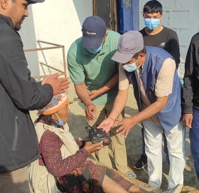 पत्रकार महासंघको ६७ औँ स्थापना दिवसको अवसरमा बाजुरा शाखाद्धारा फलफुल बितरण