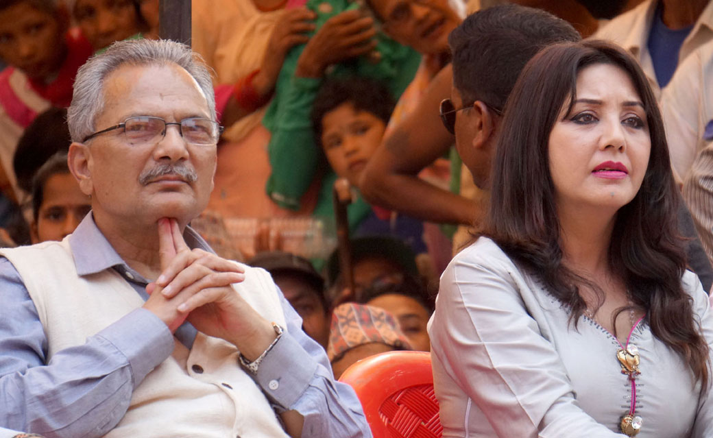 करिष्माले किन छाडिन् बाबुरामको साथ ?