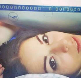 खेलौना जहाजसँग युवतीको प्रेम, खेलौनालाई प्रेमी बनाएर रोमान्स