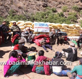 स्वामिकार्तिक गाउँपालिकामा ९५ परिवारलाई राहत बितरण