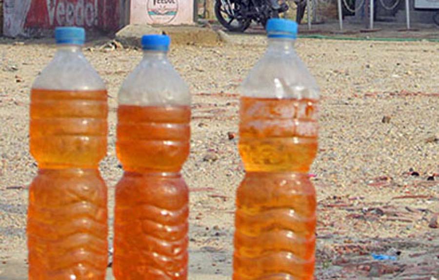 बोतलमा पेट्रोल नबेच्न प्रशासनको चेतावनी