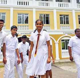 श्रीलंकामा कागज किन्न नसक्दा परीक्षा रद्द