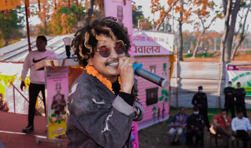 गायक टंक तिमिल्सेनाले अछाममा मेयरका लागि स्वतन्त्र उम्मेदवारी दिँदै