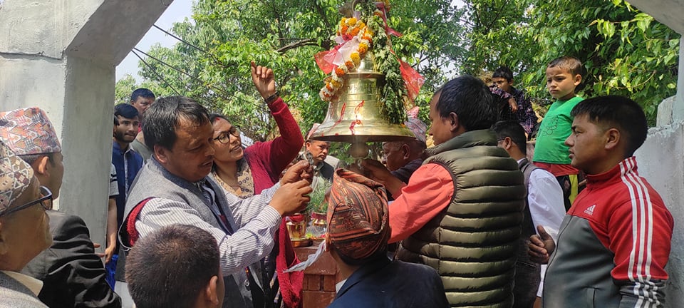 चैते दशैंको अवसमा मार्तडी बजार ब्यबस्थापन समितिद्धारा बडिमालिका मन्दिरमा घण्ट चढाए
