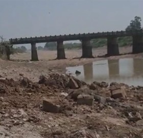 जब चोरले काटेर लग्यो ६० फिट लामो पुल