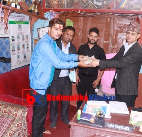 मालिका माबिका बिद्यार्थीले खाजाको पैसा कटाएर मिनाको उपचारमा सहयोग