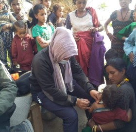बाजुरामा कुपोषित बच्चा खोज्दै स्वास्थ्यकर्मी गाउँगाउँमा