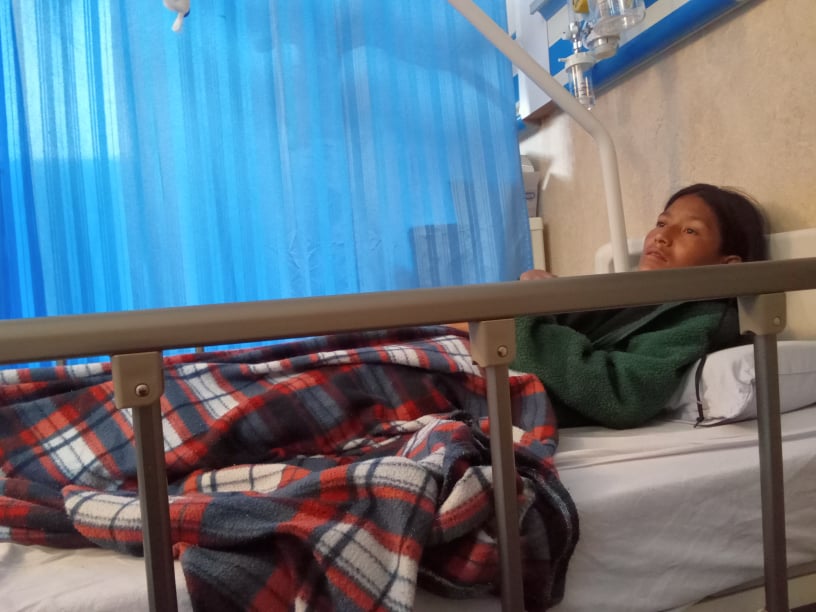 मुटुको उपचार गर्न नसकेकी मिनाको काठमाडौमा उपचार हुदै