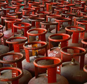 आयल निगम र उद्योगीबीच टकराव : ग्याँस पाउनै मुस्किल