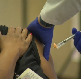 ६१ वर्षीय पुरुषले लगाए कोभिड–१९ को ९० डोज खोप