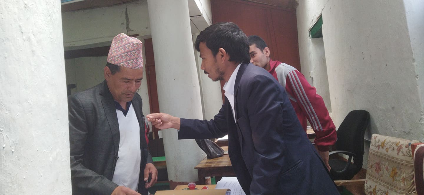 बडीमालिकाको मेयरमा राप्रपाका थापाले गराए उम्मेदवारी दर्ता