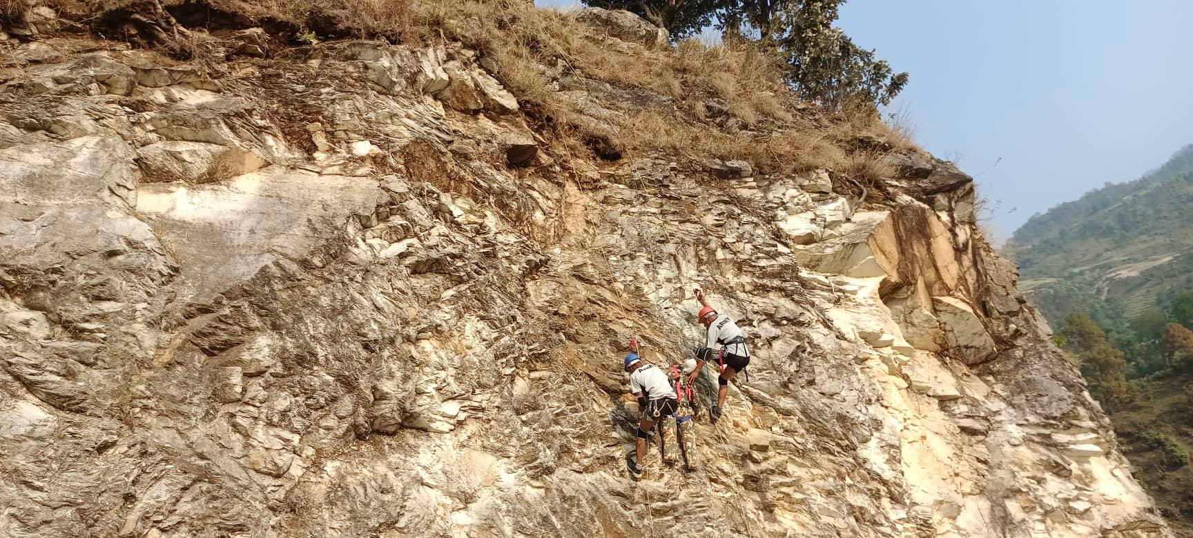 नेपाली सेनाद्धारा बिपत र दुर्घटनाको उद्धार सम्बन्धी डेमो प्रर्दशन