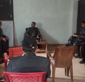 बाजुराका बजार क्षेत्रमा लगाएका राजनितीक दलका तोरण तत्काल हटाउन मुख्य निर्बाचन अधिकृतको अनुरोध