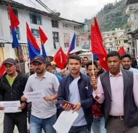 जनतामारा सरकार मुर्द्धावाद भन्दै: बझाङमा युवासंघ र अनेरास्ववियूको विरोध प्रदर्शन