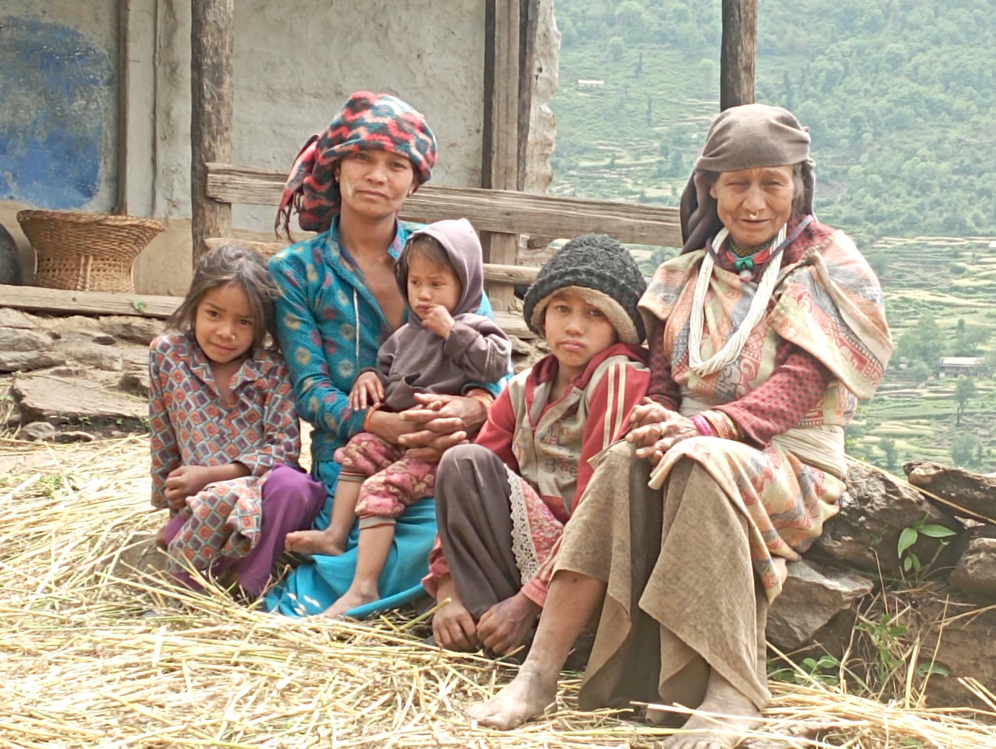 आर्थिक अभावका कारण बाजुराको वुढीनन्दा ४ का धामीको परीवार बिचल्लीमा 