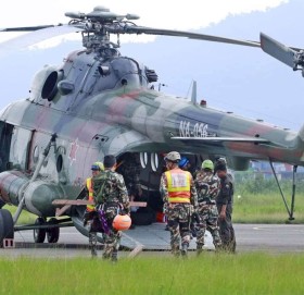 दुई हेलिकप्टर पोखरा र एउटा जोमसोम फर्कियो,आइतबारको खोज स्थगित