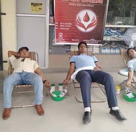 प्रदेश युवा परिषद् सुदूरपश्चिमले स्थापना दिवसको अवसरमा रक्तदान र खाद्यान्न सहयोग