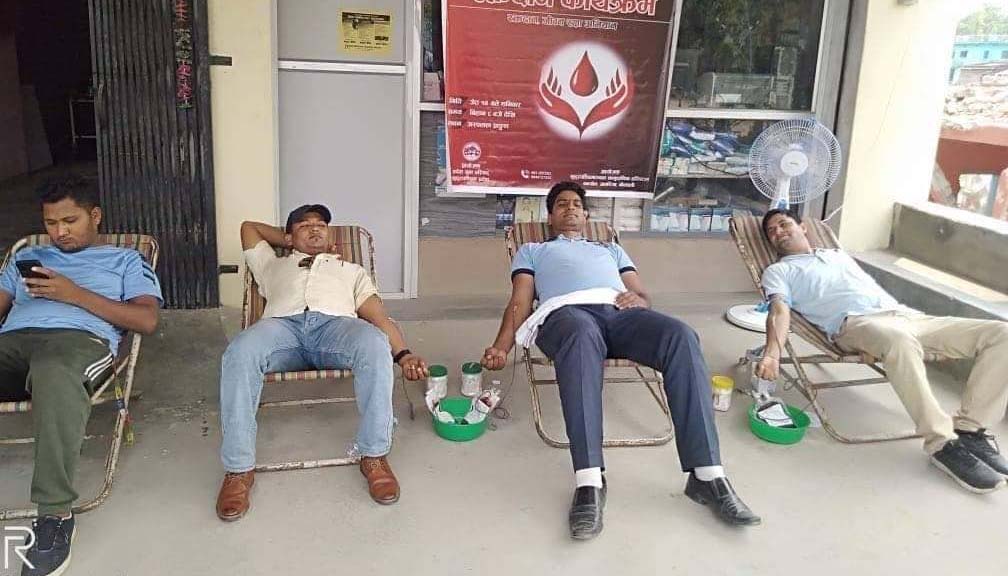 प्रदेश युवा परिषद् सुदूरपश्चिमले स्थापना दिवसको अवसरमा रक्तदान र खाद्यान्न सहयोग