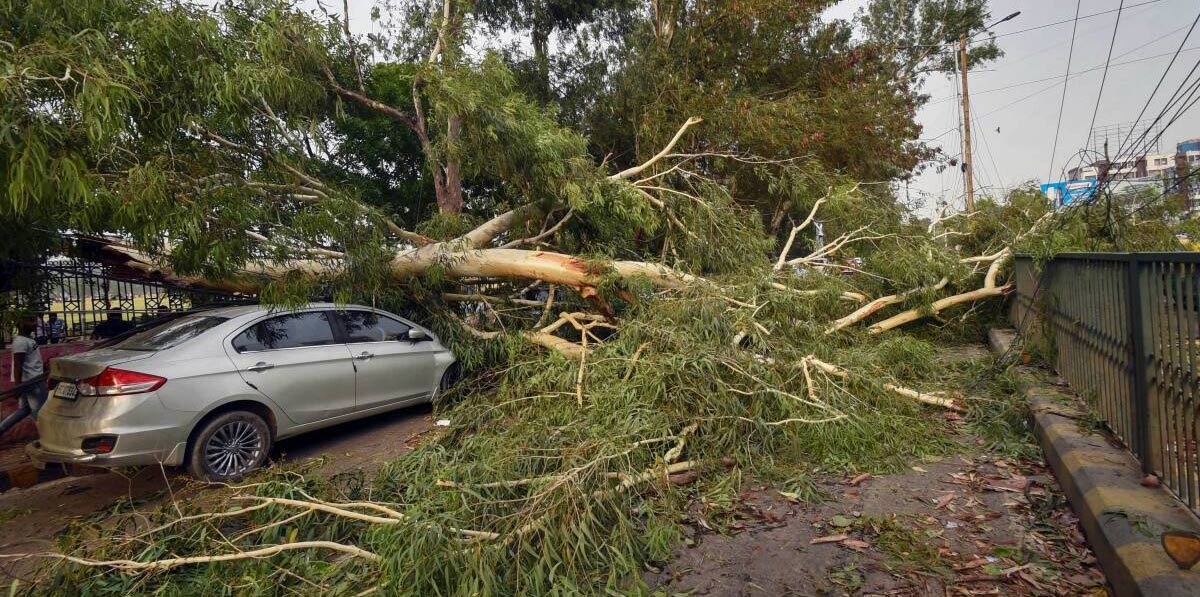 भारतको बिहारमा आँधीबाट ३३ जनाको मृत्यु