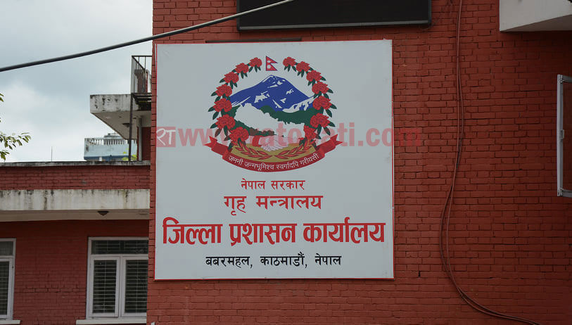 नायिकामाथि दुर्व्यवहार प्रकरण : ३ हजार धरौटीमा छाड्न आदेश