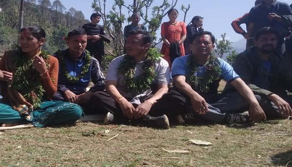 जनताका दु:ख पिडा बुझ्न घरदैलो अभियानमा नगर प्रमुख उम्मेदवार खड्का र उप प्रमुखका उम्मेदवार थापा