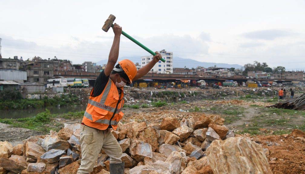 कस्तो छ दलहरुको घोषणा पत्रमा श्रमिकको मुद्दा ?