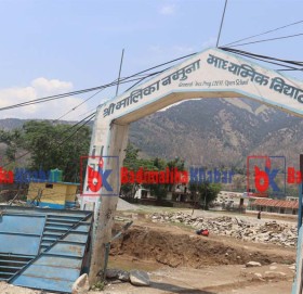 बाजुराको मालीका माबि नुमना बिद्यालय, निजि छाडेर पढ्न आउने विद्यार्थीको घुईचो