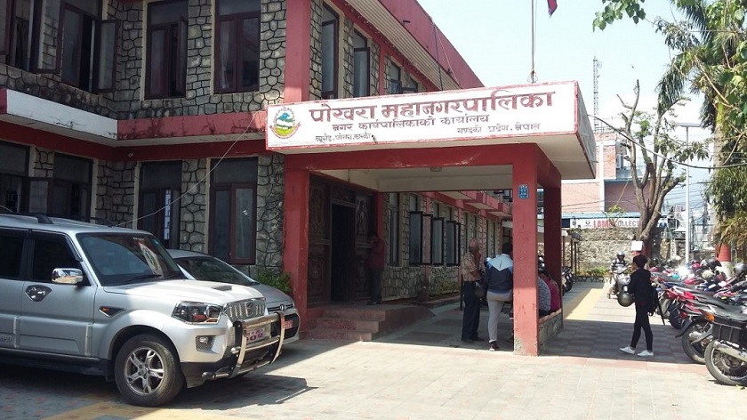 विपन्नका नाममा १४ सय जनालाई सवा करोड बाँड्दै पोखरा महानगर