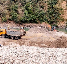 सरकारले फेरि ल्यायो ढुंगा निर्यात कार्यक्रम