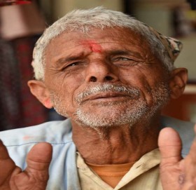 सुदूरमा मतदाताको प्रश्न- चुनावमा खर्च गर्न यति धेरै पैसा कहाँबाट आउँछ ?