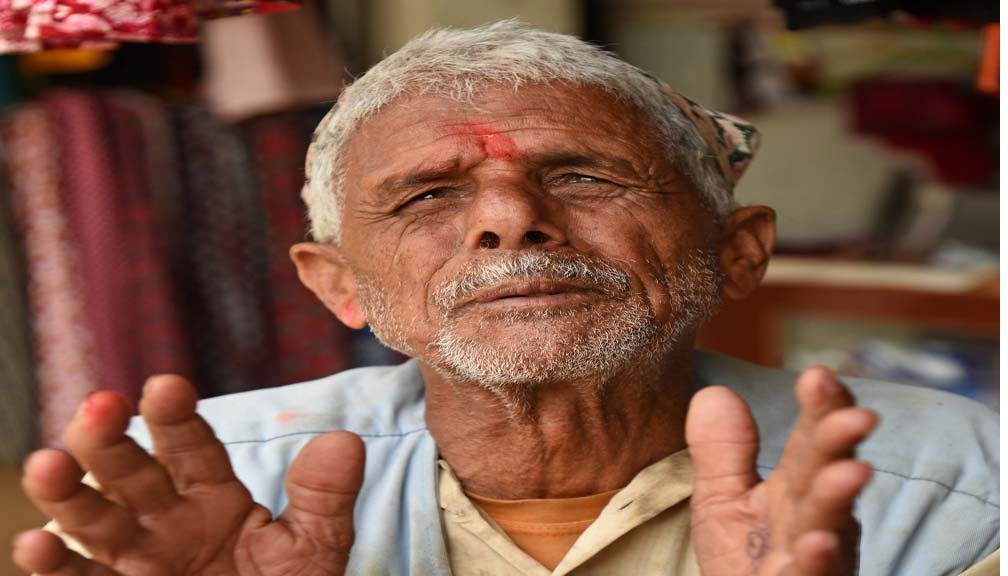 सुदूरमा मतदाताको प्रश्न- चुनावमा खर्च गर्न यति धेरै पैसा कहाँबाट आउँछ ?